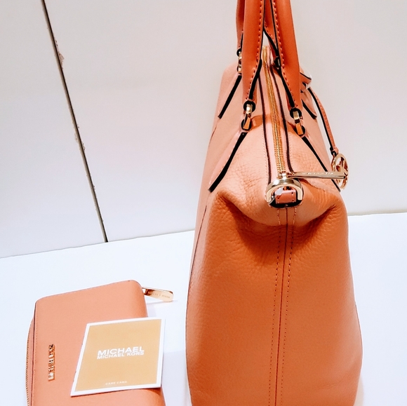 Michael Kors Lenox Peach LG Satchel & Wallet - Picture 12 of 16